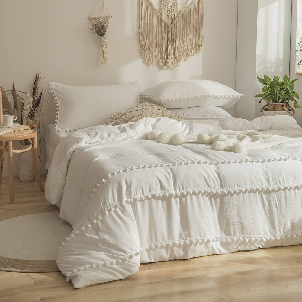 White Pom duvet set ( turkish cotton )